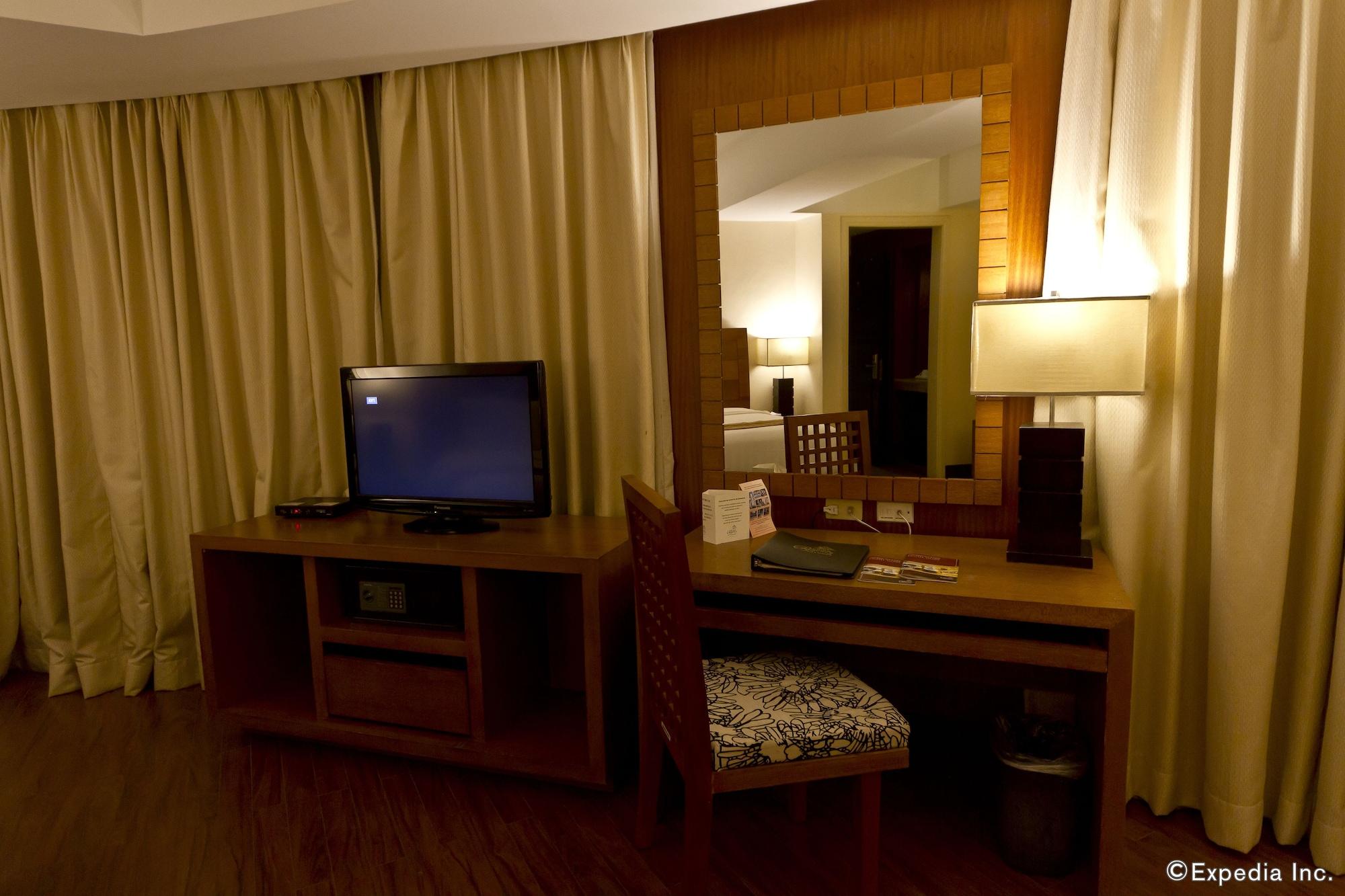 Crown Regency Hotel & Towers Cebu Stadt Exterior foto