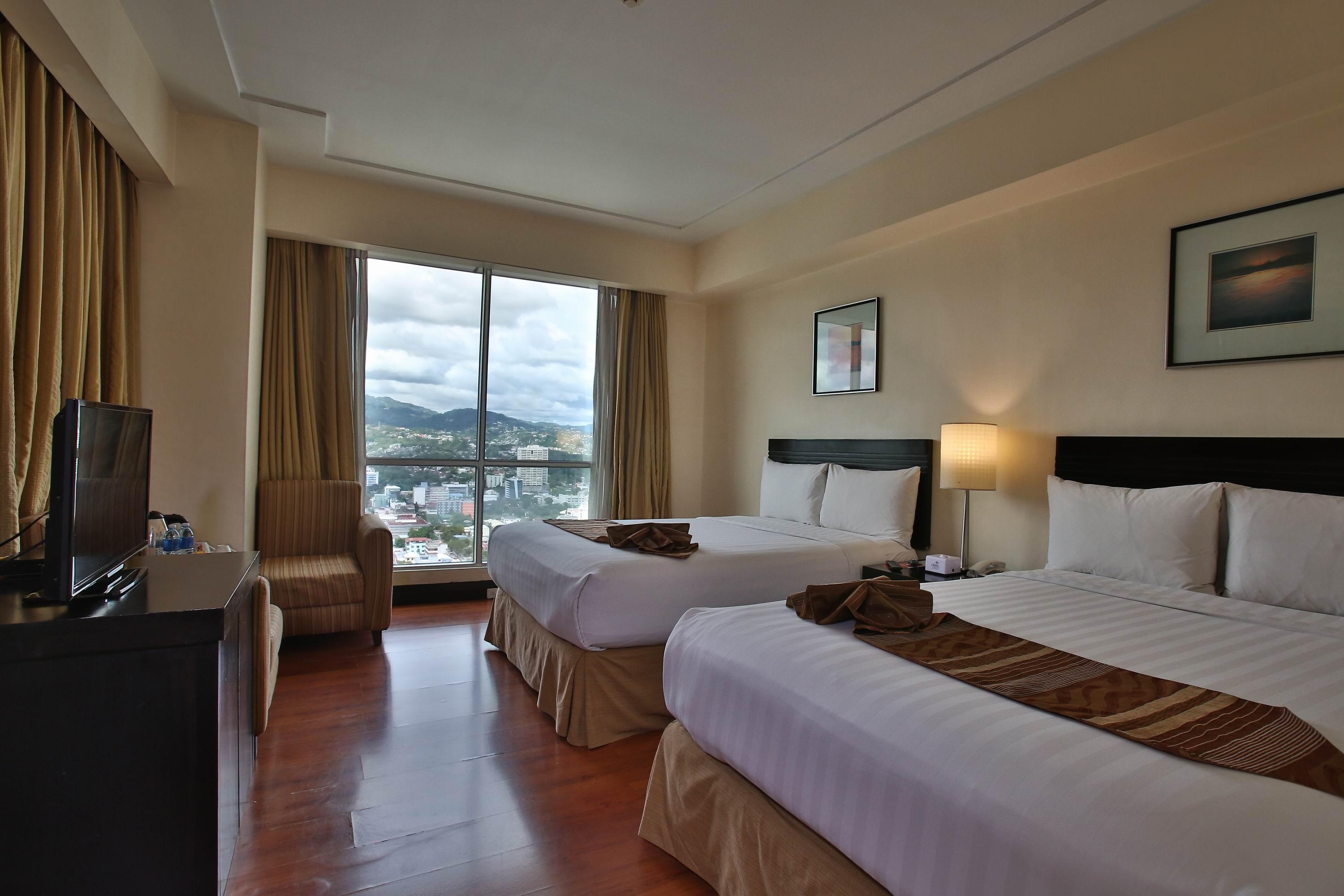 Crown Regency Hotel & Towers Cebu Stadt Exterior foto
