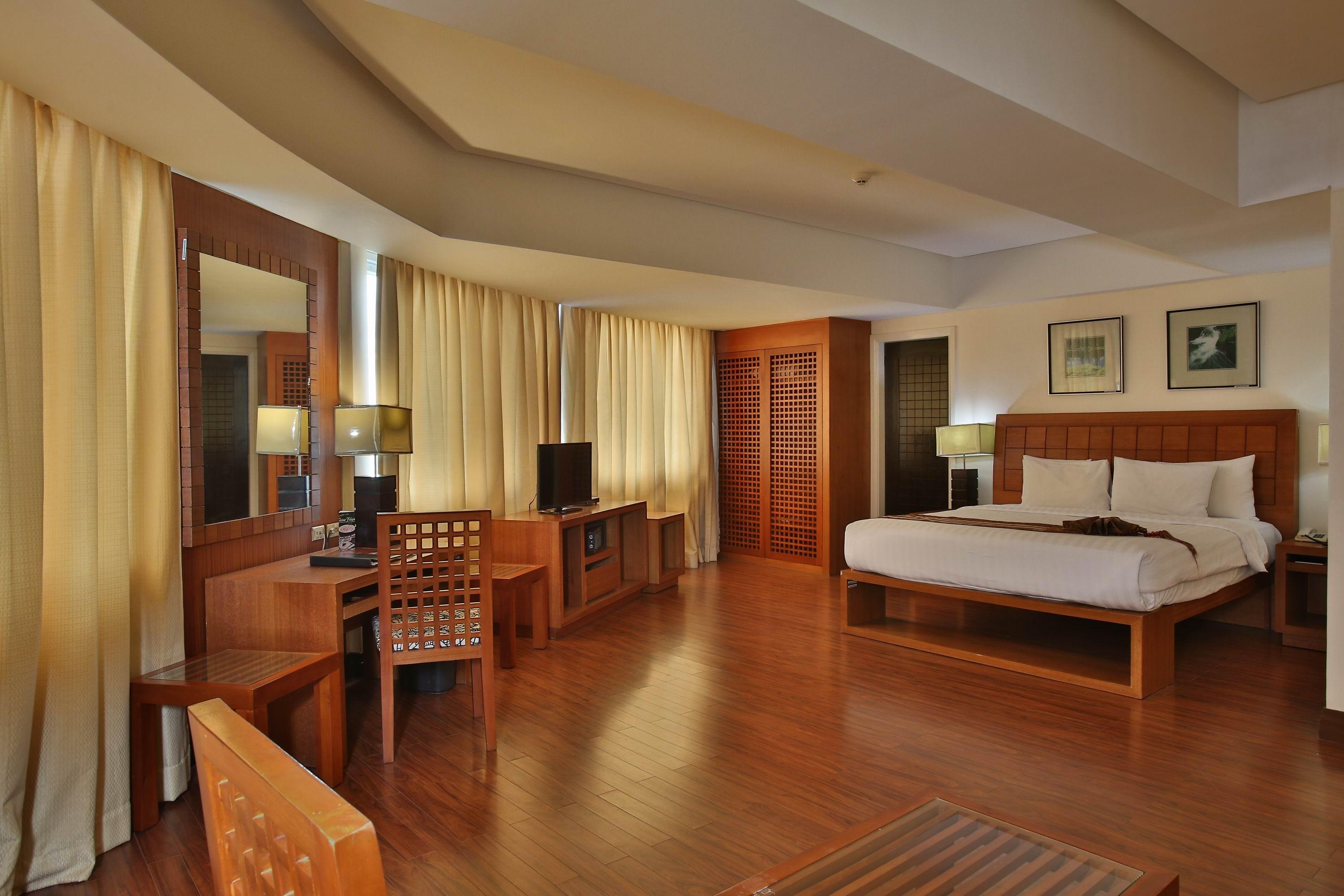 Crown Regency Hotel & Towers Cebu Stadt Exterior foto