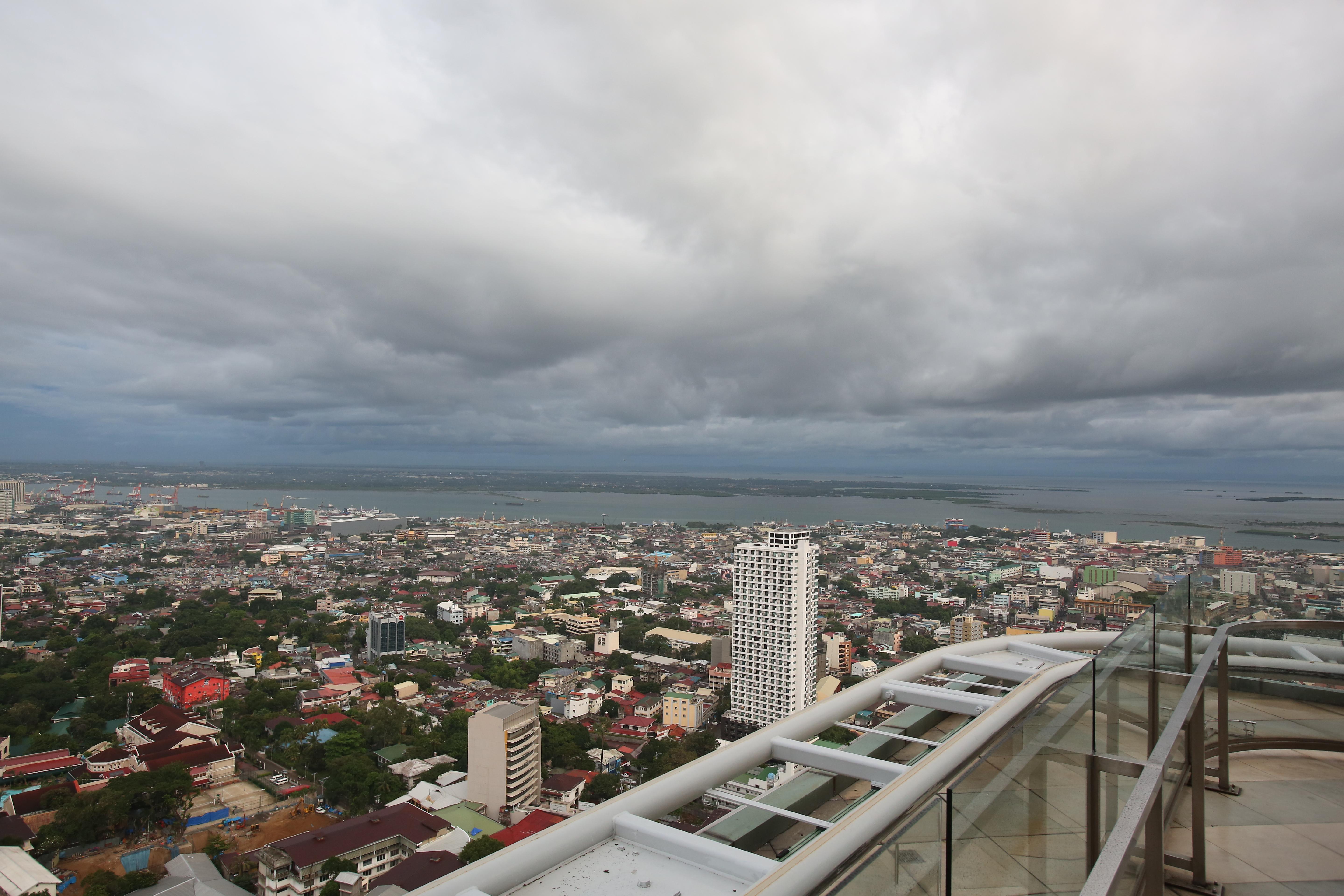 Crown Regency Hotel & Towers Cebu Stadt Exterior foto