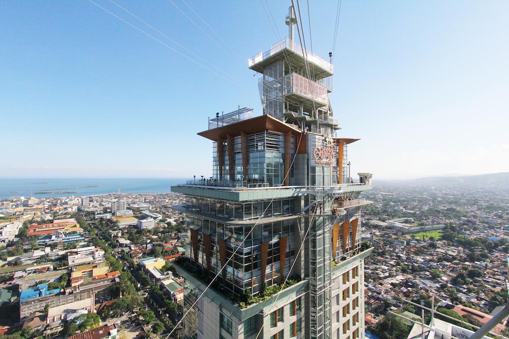 Crown Regency Hotel & Towers Cebu Stadt Exterior foto